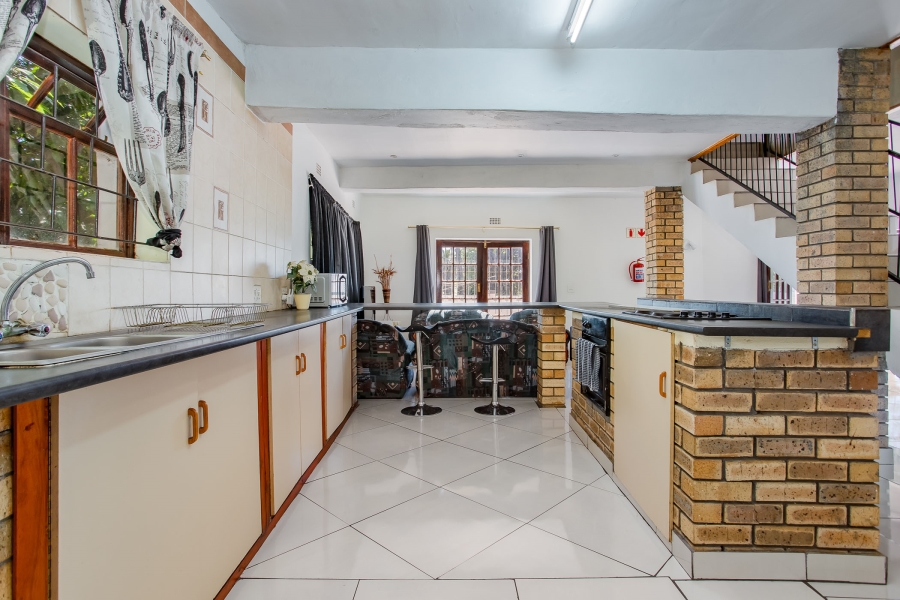 7 Bedroom Property for Sale in Wellington Central Western Cape